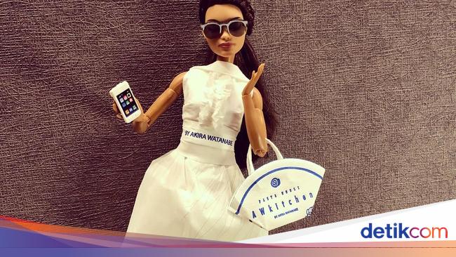 Lihat Barbie 'Fashionable' dengan Balutan Tisu Restoran 