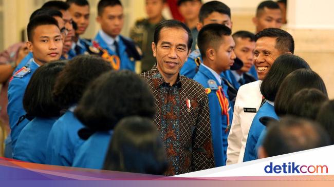 Jokowi Pamer Pencapaian Infrastruktur ke Siswa SMA Taruna Jokowi Pamer Pencapaian Infrastruktur ke Siswa SMA Taruna