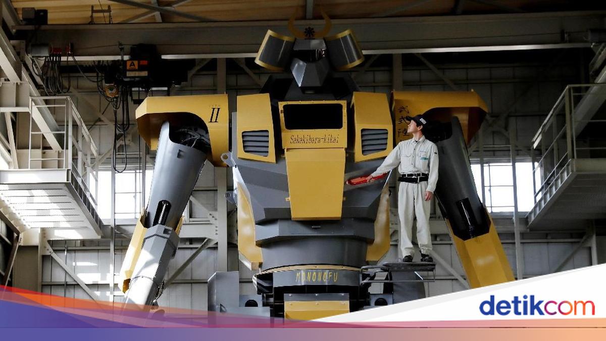 Keren! Pria Ini Bikin Sendiri Robot Raksasa ala Gundam