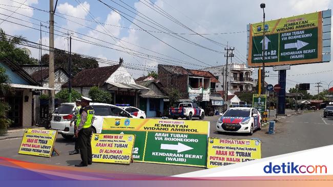 Kendaraan Lewat Jalan Alternatif Bojonegoro  Diimbau Hati hati