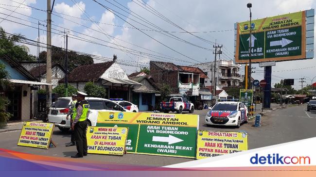 Kendaraan Lewat Jalan Alternatif Bojonegoro Diimbau Hati hati Kendaraan Lewat Jalan Alternatif Bojonegoro Diimbau Hati hati