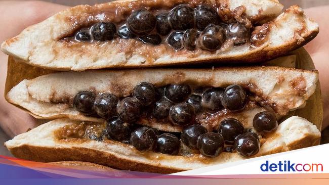 Yang Lagi Ngetren di  Singapura  Roti Panggang Isi Boba 