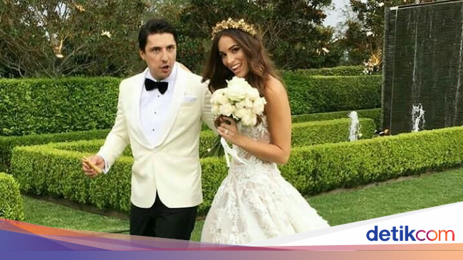 Pernikahan Mewah Miss Universe Australia Gaun Bertabur Pernikahan Mewah Miss Universe Australia Gaun Bertabur