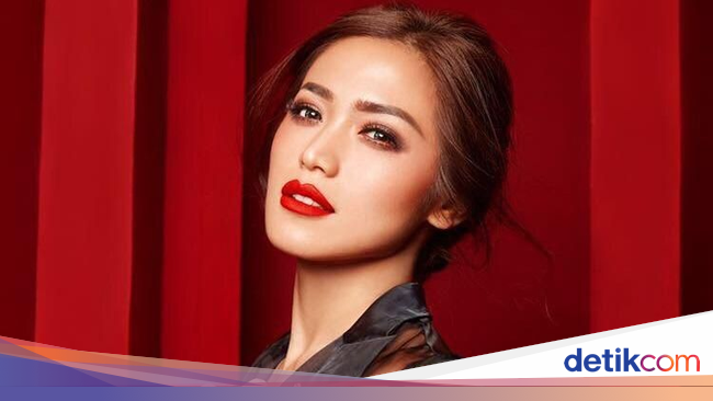 review 3 lipstik artis jedar shandy aulia nana mirdad review 3 lipstik artis jedar shandy aulia nana mirdad