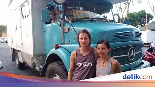 Bule Keliling Dunia Pakai Truk Tua Yang Disulap Jadi Rumah