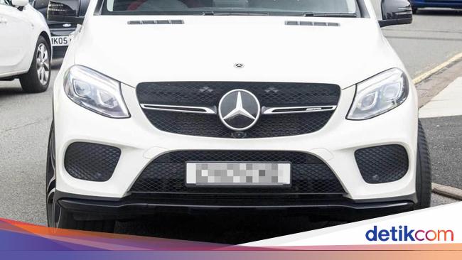 Mengintip Mobil Mewah Tunggangan Bintang Liverpool Mohamed 