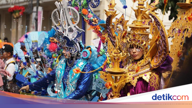  Pakaian  Adat  Aceh Pukau Penonton Karnaval Asia Afrika Bandung