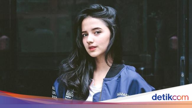 Ini Rhesma Anissa Selebgram Cantik Asal Bogor Pemilik Senyuman Manis