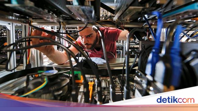 Turun Lagi, Harga Bitcoin Siang Ini Rp 756 Juta - detikFinance