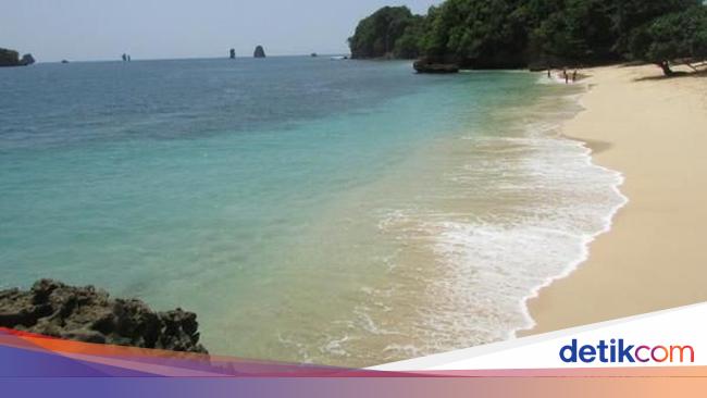 16 Pantai Di Malang Yang Memesona