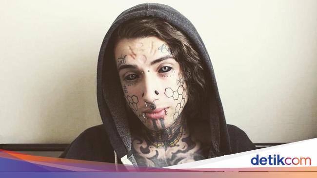 Potret Pria yang Rela Hilangkan Pusar dan Lidah  Dibelah 