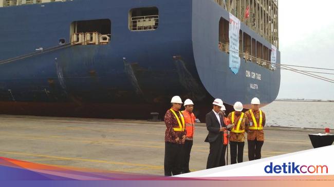 Jokowi Lepas Ekspor Produk Manufaktur Pakai Kapal Raksasa 