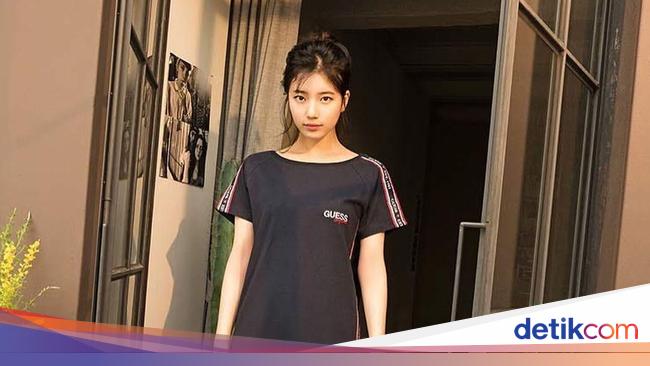 Foto Tren Pakai  Baju  Tanpa Celana  yang  Dipopulerkan  Foto Tren Pakai  Baju  Tanpa Celana  yang  Dipopulerkan