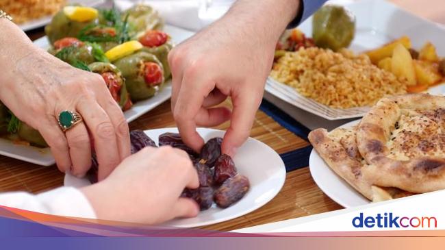 Agar Tetap Sehat Dan Bugar Selama Berpuasa Ikuti 8 Tips Makan Ini Agar Tetap Sehat Dan Bugar Selama Berpuasa Ikuti 8 Tips Makan Ini