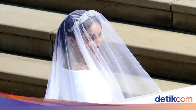 Meghan Markle Pakai Gaun Pengantin Rp 3 8 M Saat Upacara Pernikahan Meghan Markle Pakai Gaun Pengantin Rp 3 8 M Saat Upacara Pernikahan