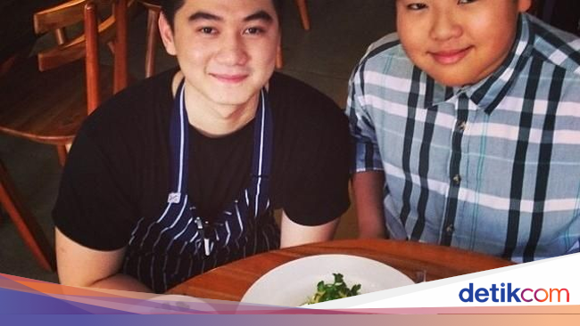 Bikin Gagal Fokus, 10 Pose Chef Arnold Poernomo Saat 