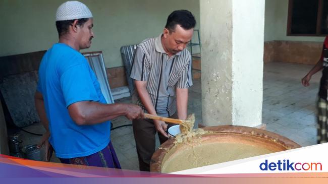 Bubur Mudhor Racikan Bubur Berempah Khas Arab dari Tuban Bubur Mudhor Racikan Bubur Berempah Khas Arab dari Tuban
