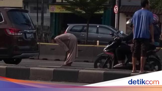 Pria 'Salat' di Tengah Jalan: Stres karena Cinta Beda Agama