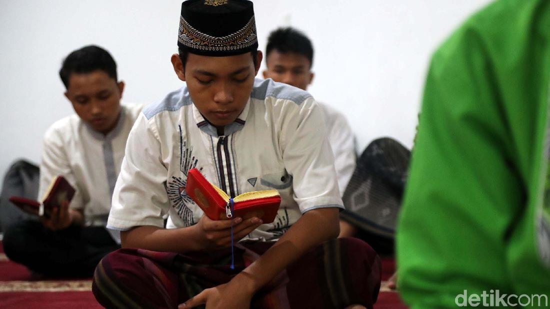 Niat Dan Tata Cara I'tikaf Di Masjid Saat Bulan Ramadhan