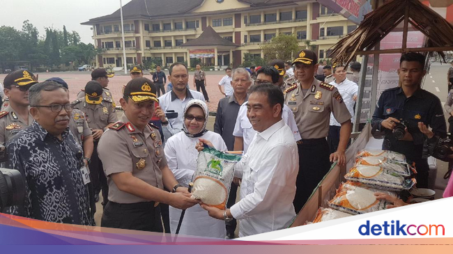 70 Ton Beras Disebar ke 12 Titik Operasi Pasar di Banten