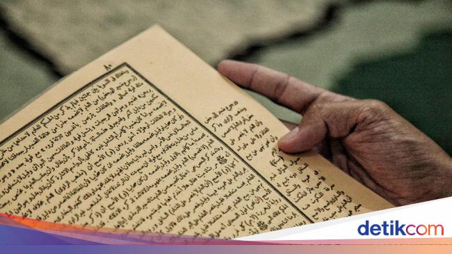 Kitab Kuning: Keunikan dan Contohnya yang Dipelajari di Pesantren