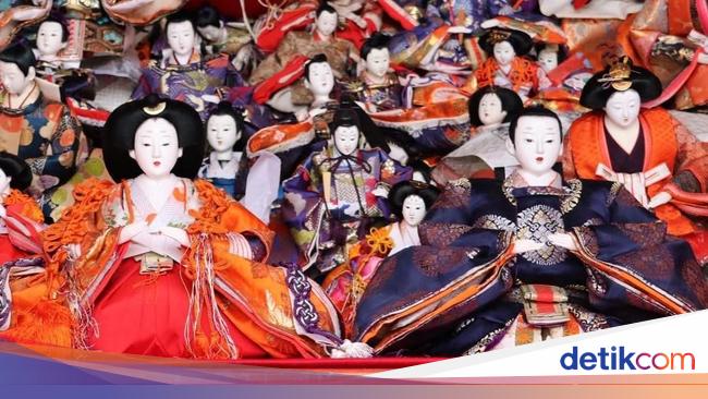 Foto Kuil di Jepang dengan Ribuan Boneka yang Memiliki Roh Foto Kuil di Jepang dengan Ribuan Boneka yang Memiliki Roh