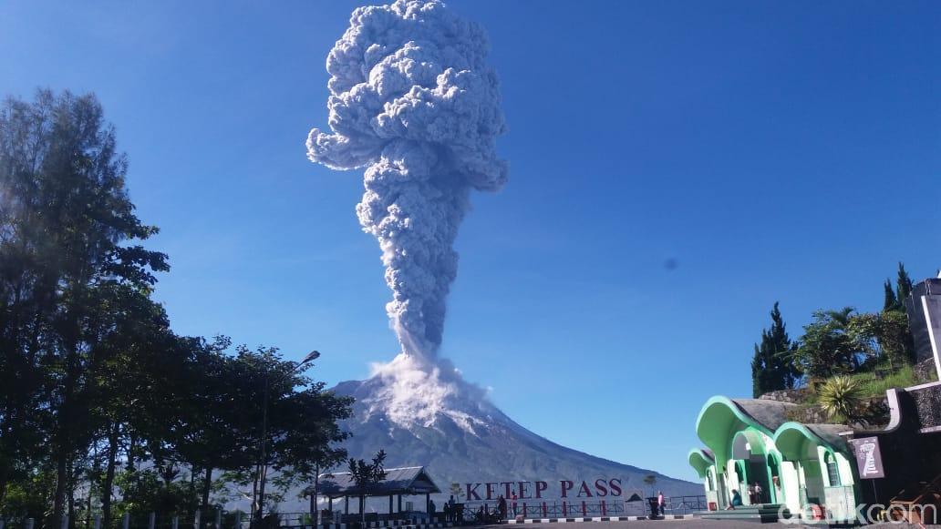 Erupsi Gunung Merapi Terekam Dari Luar Angkasa