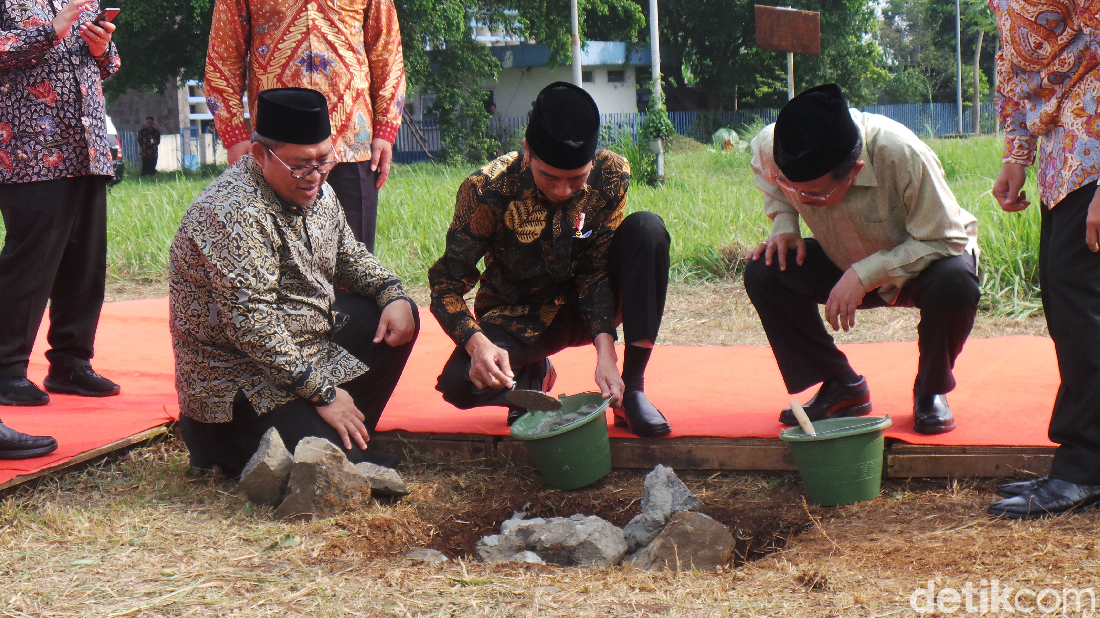 Jokowi Letakkan Batu Pertama Pembangunan Kampus UIII Di Depok