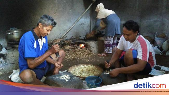 Jelang Lebaran Jasa Pembuatan Emping Di Purworejo Banjir Pesanan