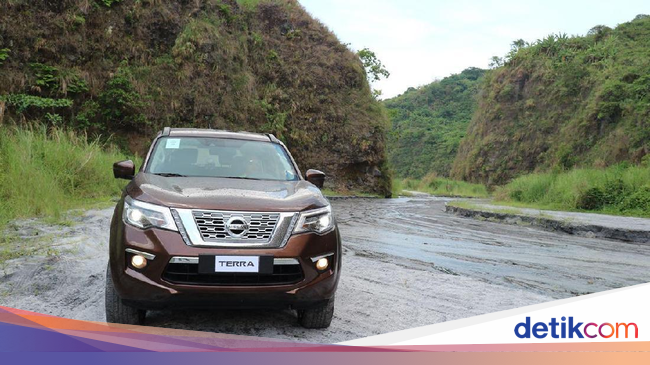 Menguji Ketangguhan Nissan Terra di Medan Off Road Menguji Ketangguhan Nissan Terra di Medan Off Road