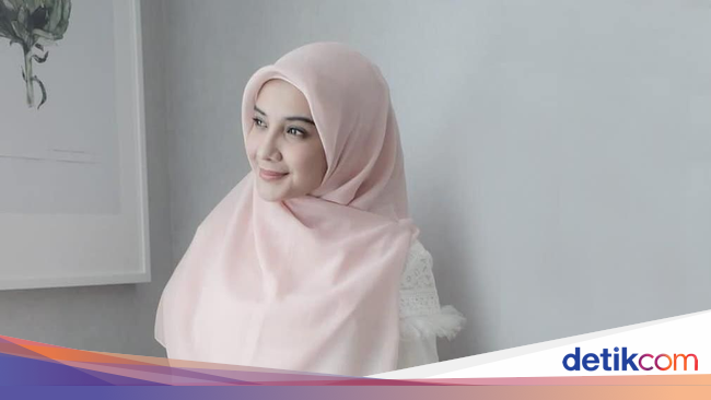 Foto Inspirasi Baju Syar i Jualan Artis untuk Lebaran Foto Inspirasi Baju Syar i Jualan Artis untuk Lebaran