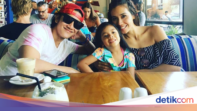 Begini Gaya Kulineran Marsha Timothy, Saat Makan Bersama 