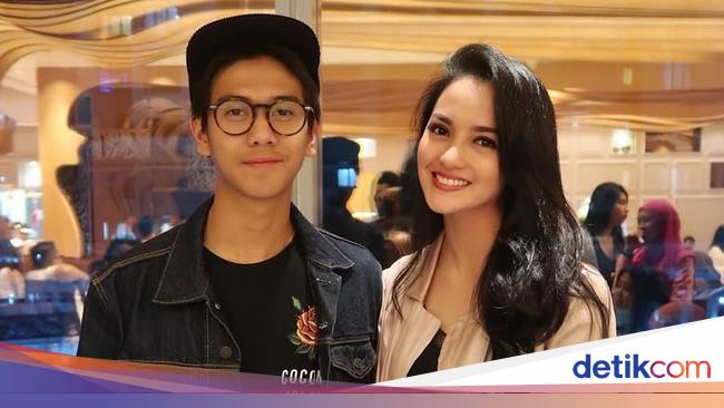Gaya  Ririn Ekawati Tante Cantik Awet Muda yang Kesemsem   Gaya  Ririn Ekawati Tante Cantik Awet Muda yang Kesemsem