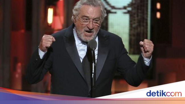 Donald Trump makes Robert De Niro cancel this award