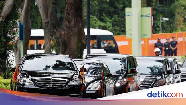 Mobil Sudah Antipeluru Kim Jong Un Masih Dikawal Bodyguard Mobil Sudah Antipeluru Kim Jong Un Masih Dikawal Bodyguard