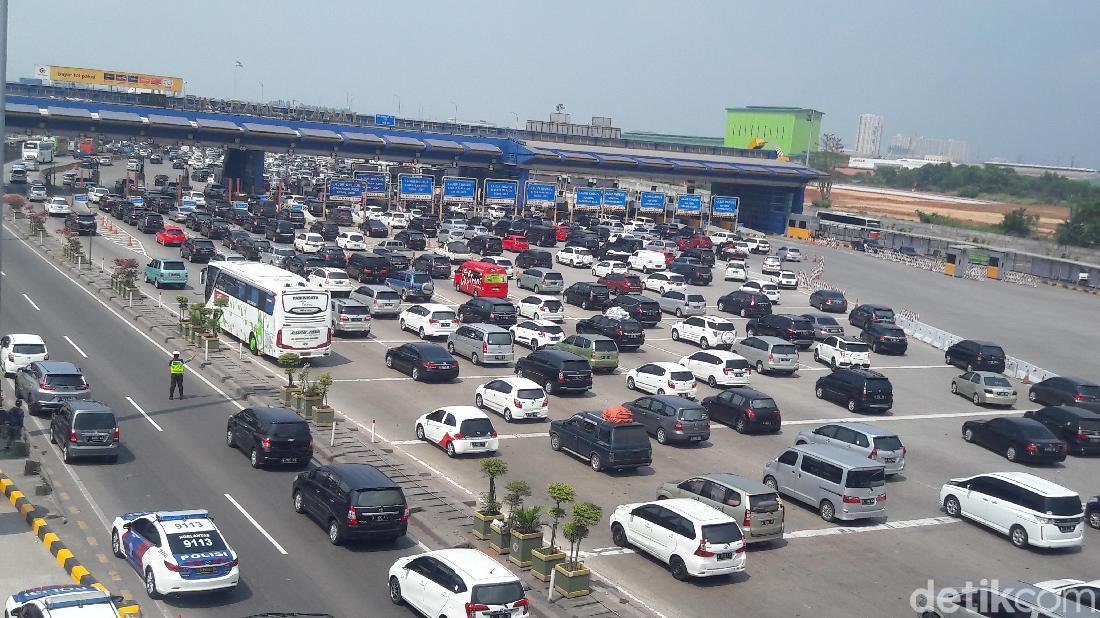 Adu Jotos Suporter di Tol! Macet 6 Km!