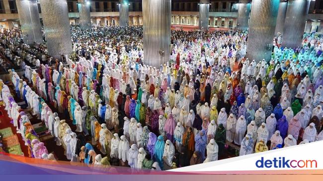 Hukum Sholat Berjamaah bagi Laki  laki  dan  Perempuan 