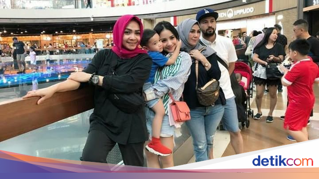 Sempat Dikabarkan Tak Akur, Rieta Amalia Liburan Bareng 