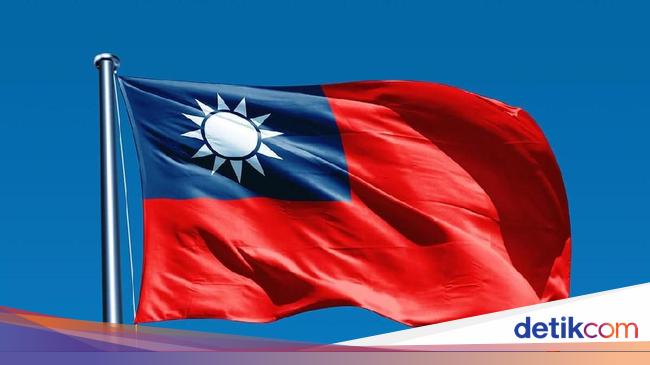 Banned from flying the flag in Malaysia, the Taiwanese beauty queen cries