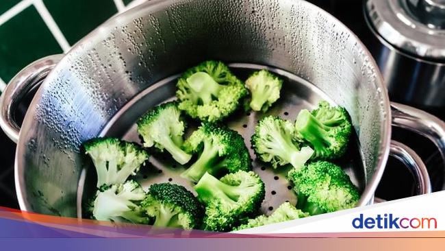 Memasak Bahan Makanan Dengan Uap Air Mendidih Disebut