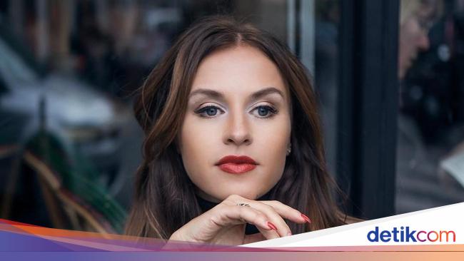 Adu Gaya 4 Istri Cantik  Pemain  Rusia yang  Jadi Suporter di 