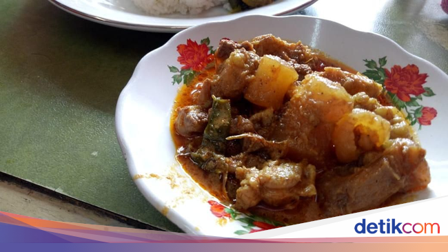 Lamaknyo! Nasi Hangat Berlauk Gulai Cincang yang Gurih Pedas