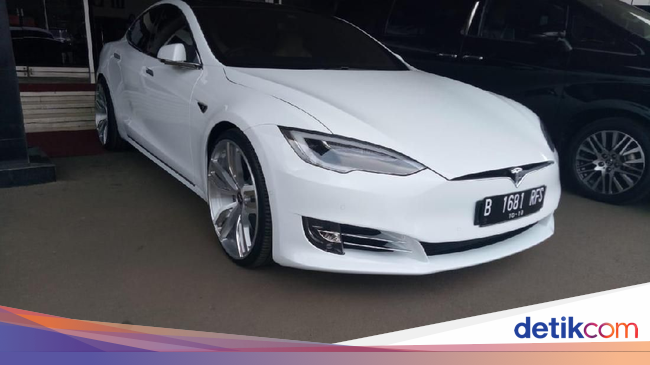 Harganya Kemahalan Mobil Listrik Tesla Nggak Dilirik Orang RI Harganya Kemahalan Mobil Listrik Tesla Nggak Dilirik Orang RI