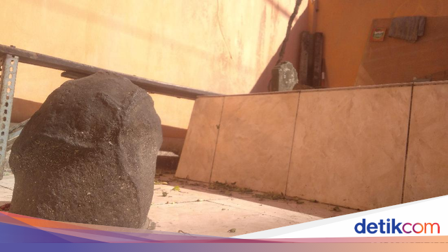 Foto: Batu Mirip Kelamin Pria di Cirebon, Masa Sih?