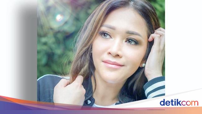 Intip Harga Gelang  dan Jam Tangan 13 Artis  Indonesia  Ada  Intip Harga Gelang  dan Jam Tangan 13 Artis  Indonesia  Ada