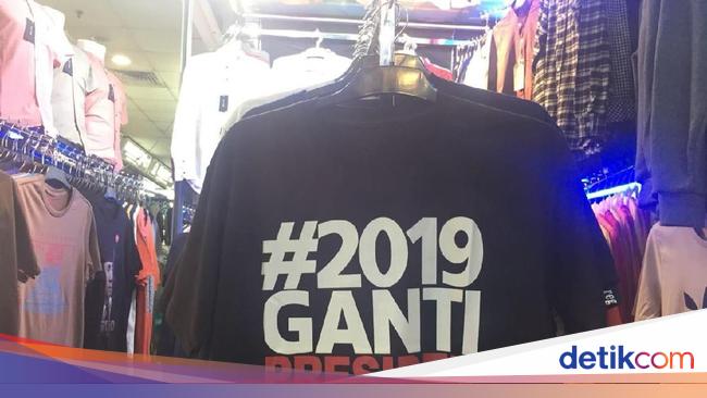 Kaos  2021 Ganti Presiden Ramai Dijual di Tanah  Abang   Kaos  2021 Ganti Presiden Ramai Dijual di Tanah  Abang