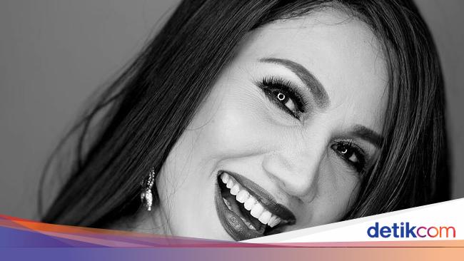 5 Fakta Rita Sugiarto Yang Ditinggal Mantan Suami Jacky Zimah Rita sugiarto menjadi nama yang punya sejarah panjang terhadap dunia dangdut indonesia. ditinggal mantan suami jacky zimah