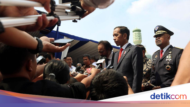 Jokowi Lantik 724 Taruna-Taruni Akmil dan Akpol Jadi Perwira Jokowi Lantik 724 Taruna-Taruni Akmil dan Akpol Jadi Perwira