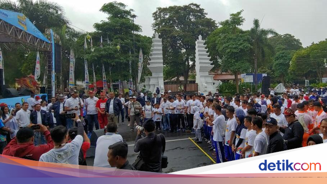 Ajak Warga Banyuwangi Funwalk Cara Angkasa Pura II Sambut 