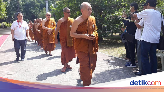 Umat Buddha Indonesia Ikuti Pembacaan Kitab Suci Tipitaka